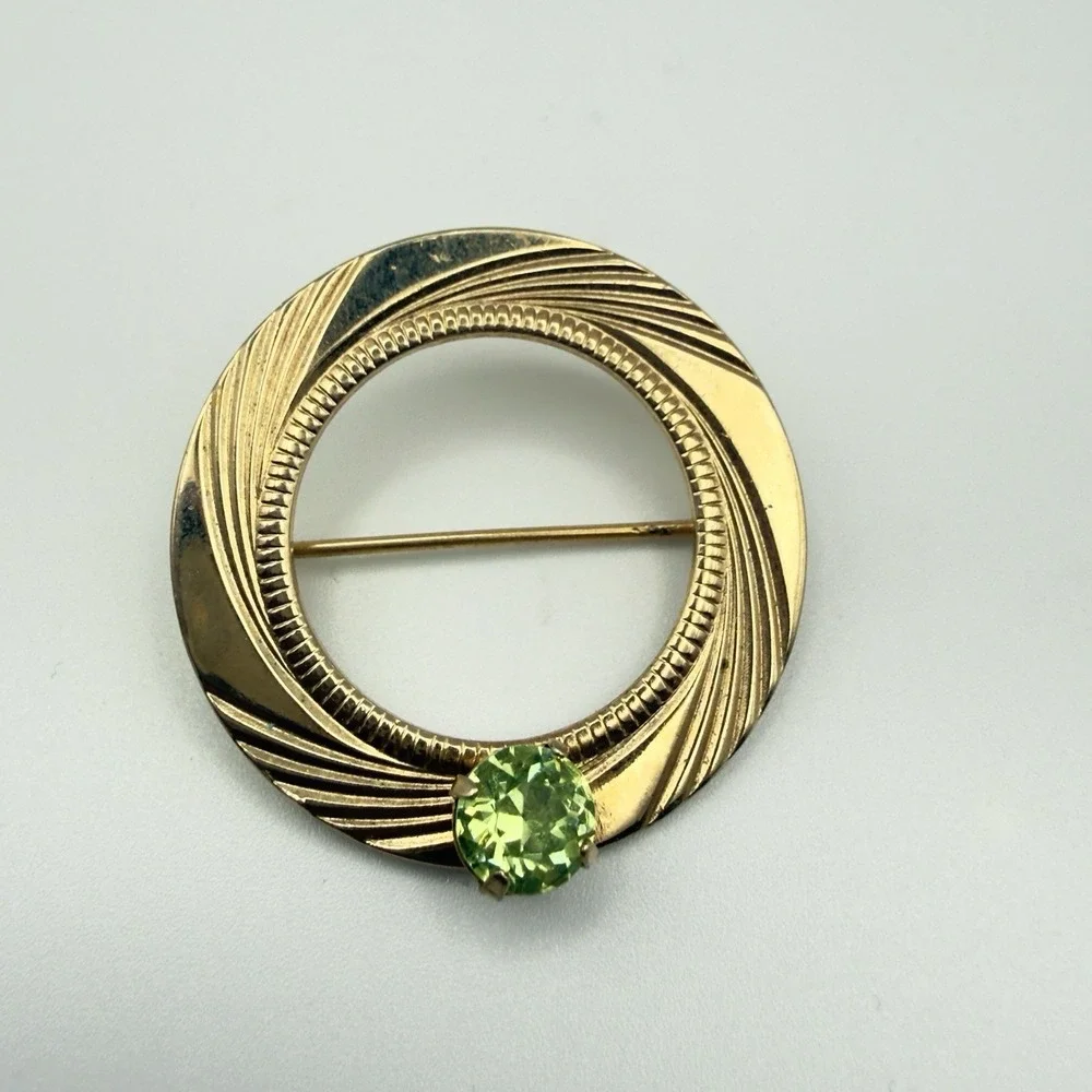 Vintage Gold Tone Swirl Circle Brooch Green Rhinestone Mid Century Pin